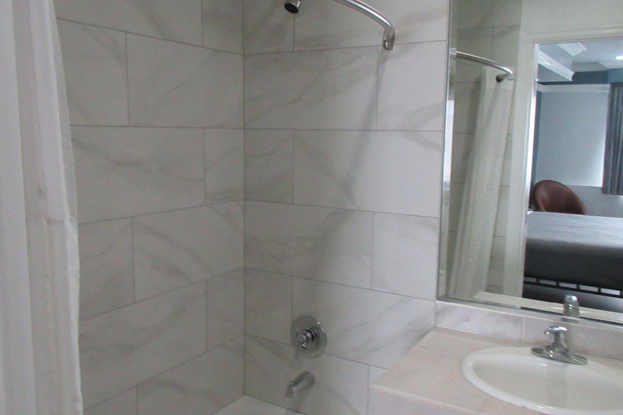 Rodeway Inn Commerce - Los Angeles Экстерьер фото