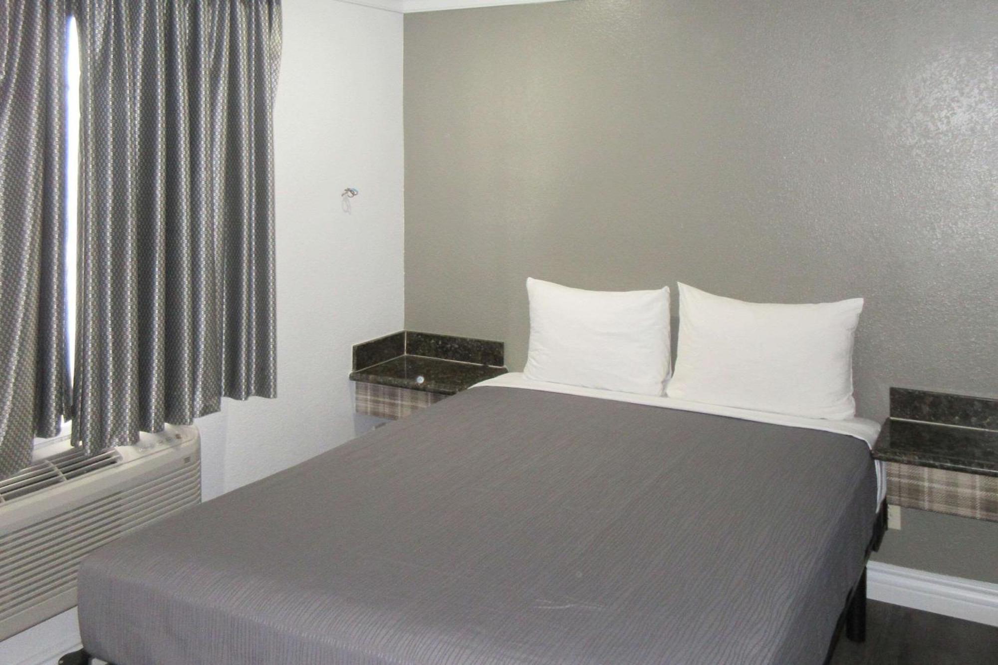 Rodeway Inn Commerce - Los Angeles Экстерьер фото